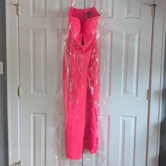 Liv Foster Sleeveless Crepe Gown - Picture 5 of 16